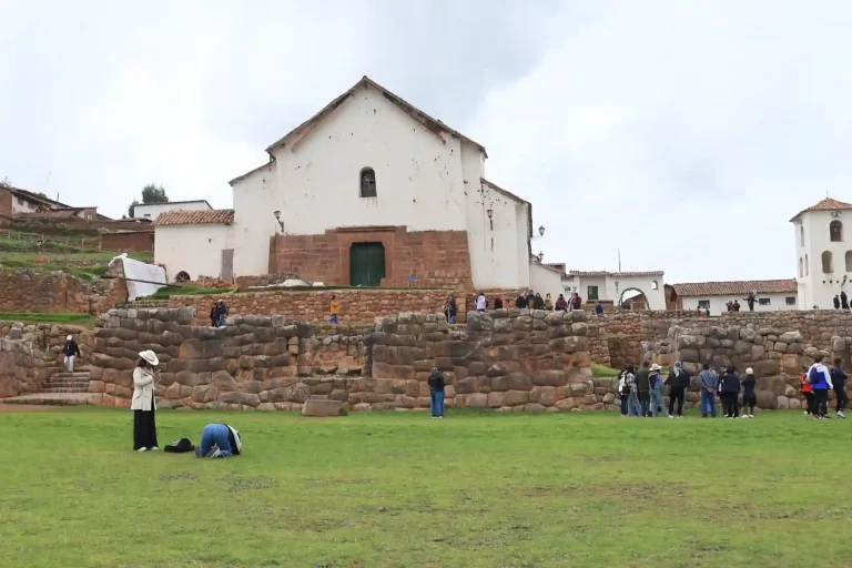 Llama Picnic + Chinchero, Moray & Maras Salt Mines