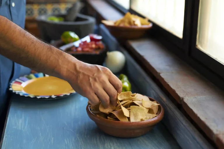 Private Painting Workshop With Wine & Andean Snacks